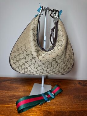 Beige Hobo Shoulder Bag with Brown Trim. Brand new. No Brand.